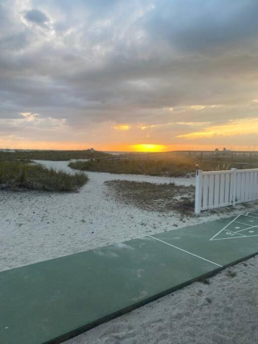Beachfront Condo On Quiet Treasure Island- 1 Bed St. Pete Beach Exterior foto
